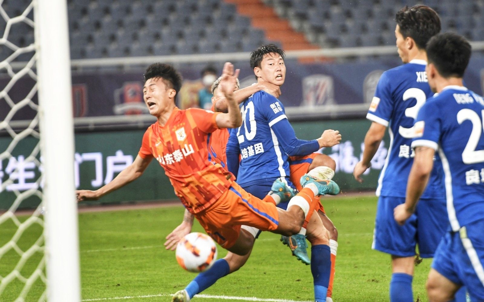 德甲前瞻：斯图加特欲报一箭之仇，拜仁防线需提升专注度（德甲前瞻：斯图加特力拼复仇，拜仁后防需提高注意力）