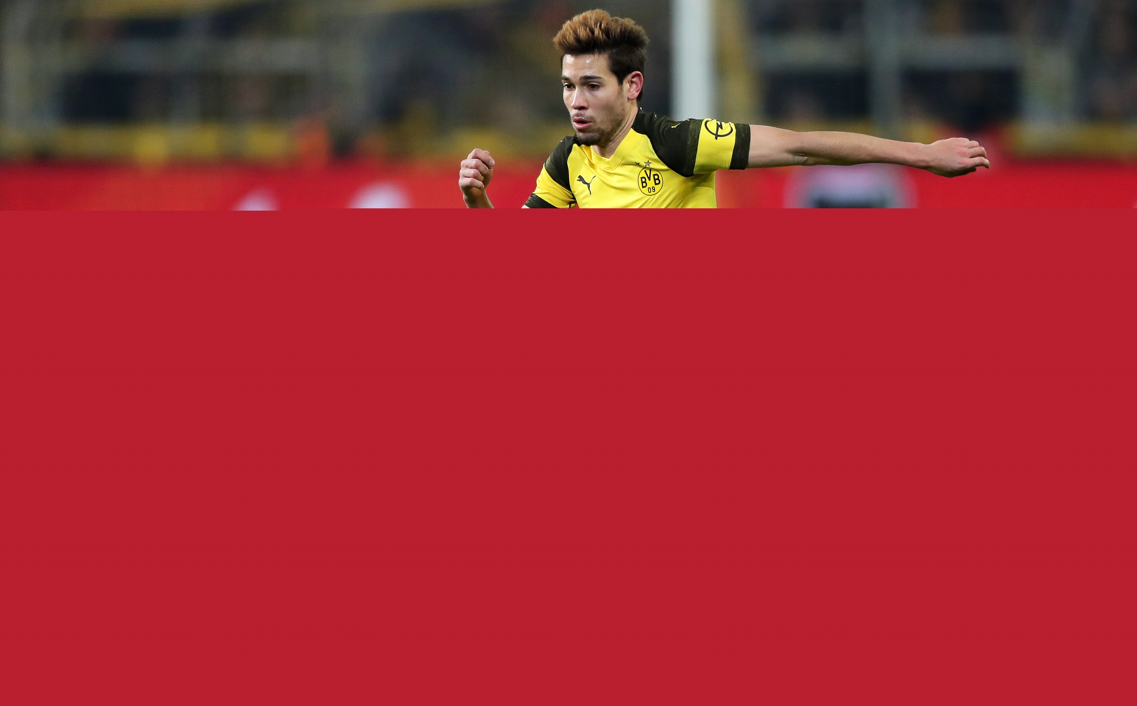 皇马本泽马梅开二度助球队获胜