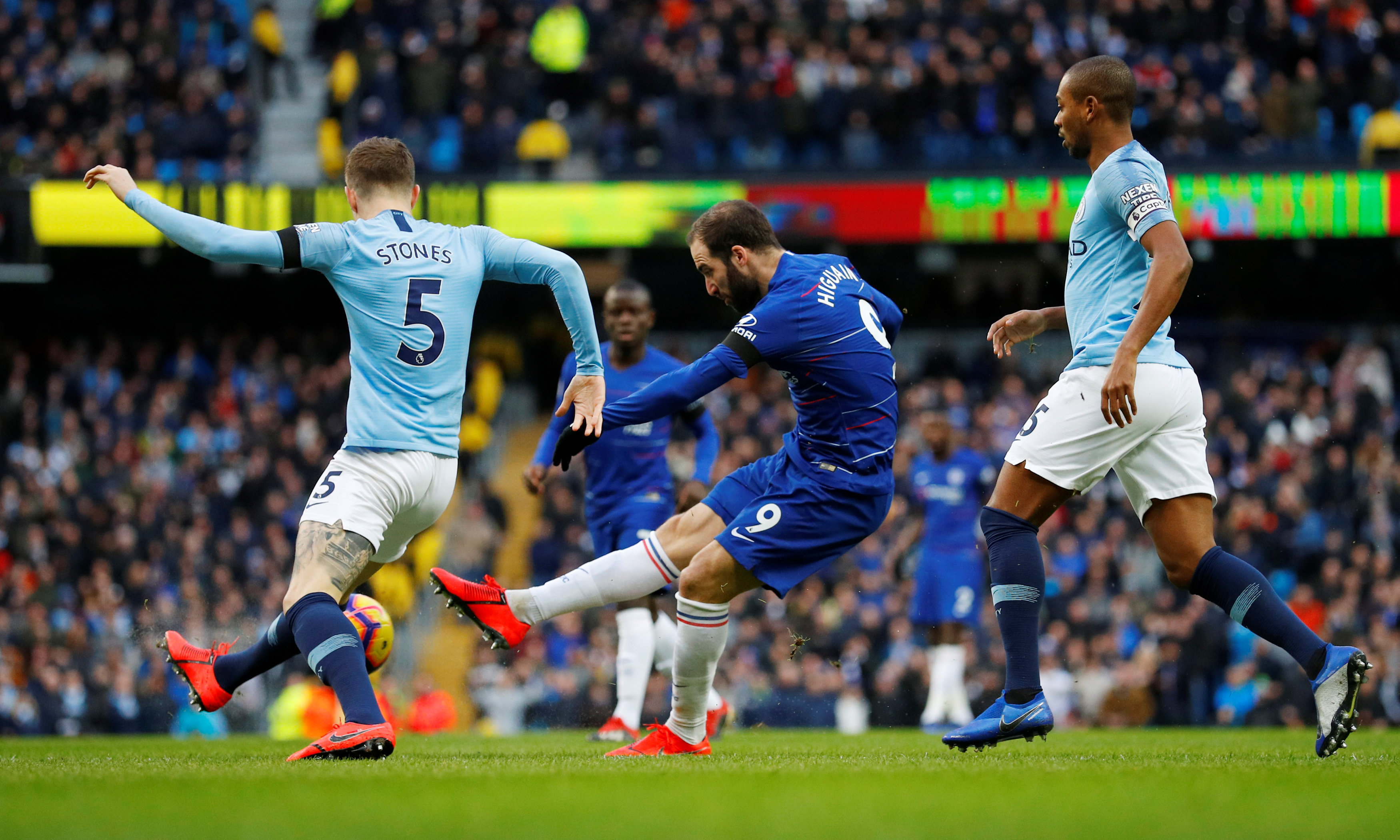 基米希达成欧冠生涯百场里程碑，成拜仁队史第五人（基米希完成欧冠百场，跻身拜仁队史第五人）