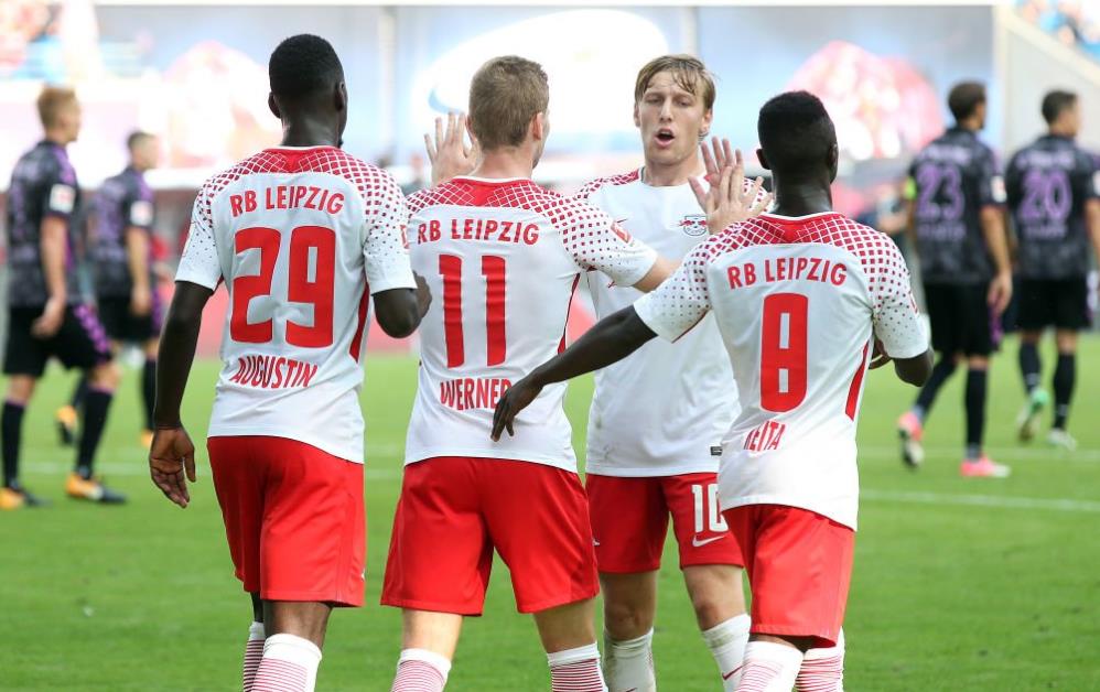 亚冠激战：柔佛VS上海海港，收官之战谁能笑傲？（亚冠终章：柔佛迎战上海海港，谁将笑到最后？）