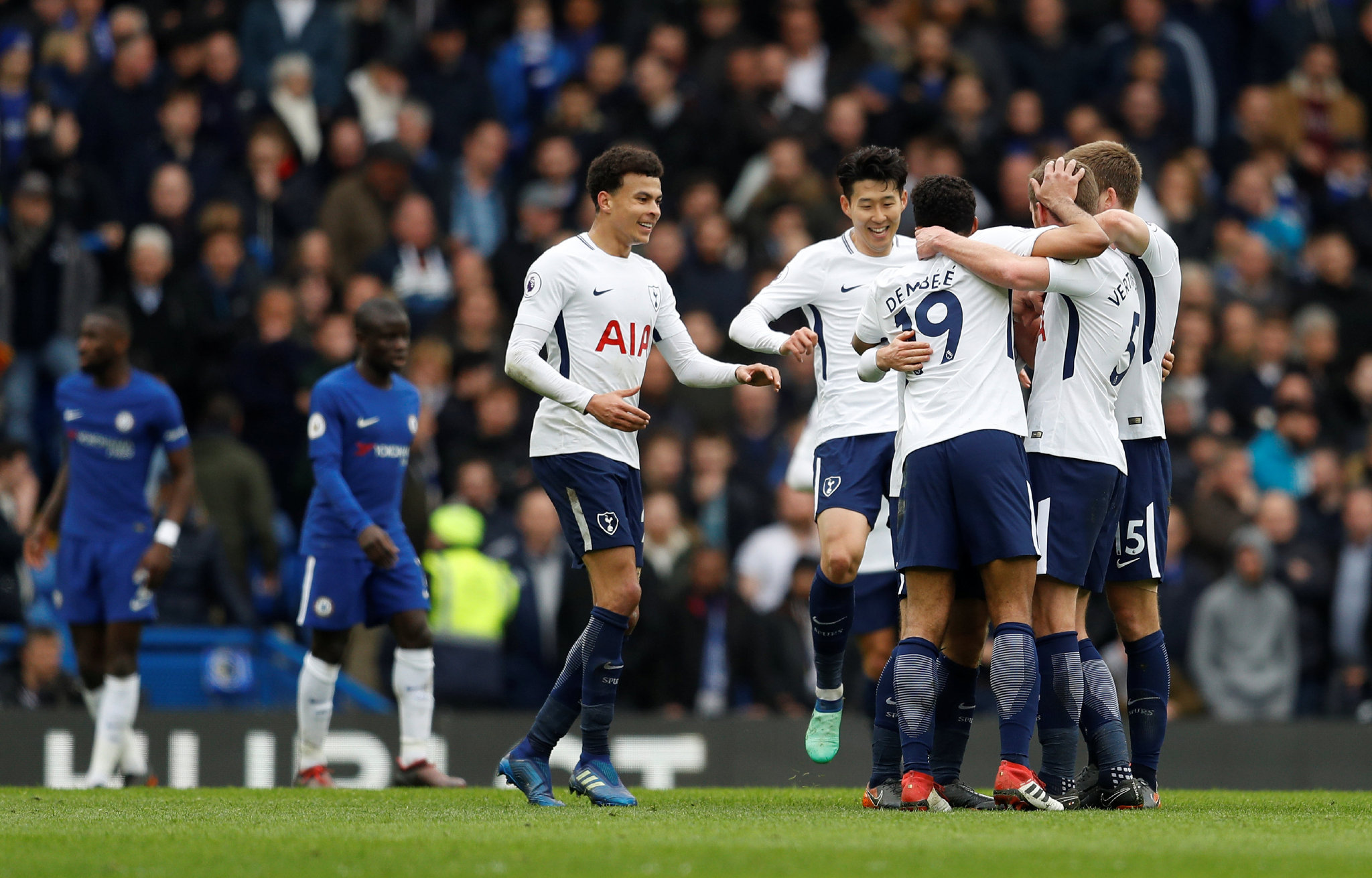 足球比赛的节奏掌控技巧（足球场上节奏掌控要诀）