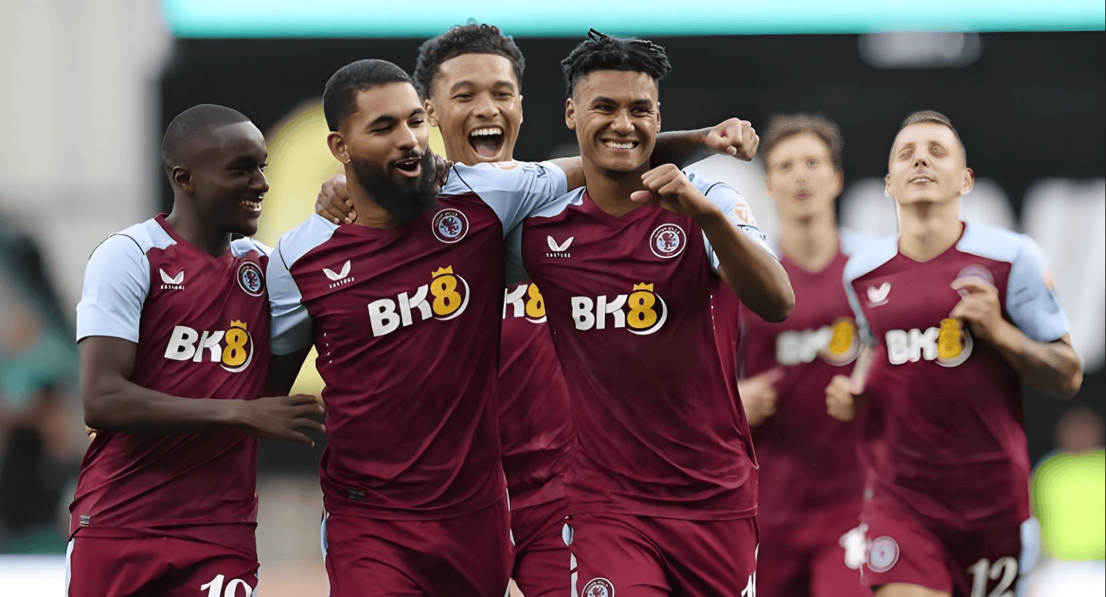 里程碑，亚泰37岁前锋谭龙已在中超出战200场比赛（中超200战达成！亚泰37岁前锋谭龙迎来里程碑）