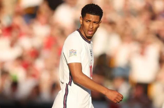 太阳报：穆德里克因宝马车违规贴膜被吊销驾照，罚款199镑