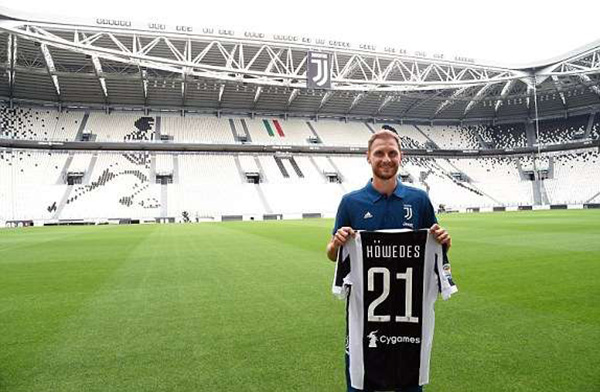 波兰主帅惊叹莱万职业精神：罗纳尔迪尼奥都不敢这样活