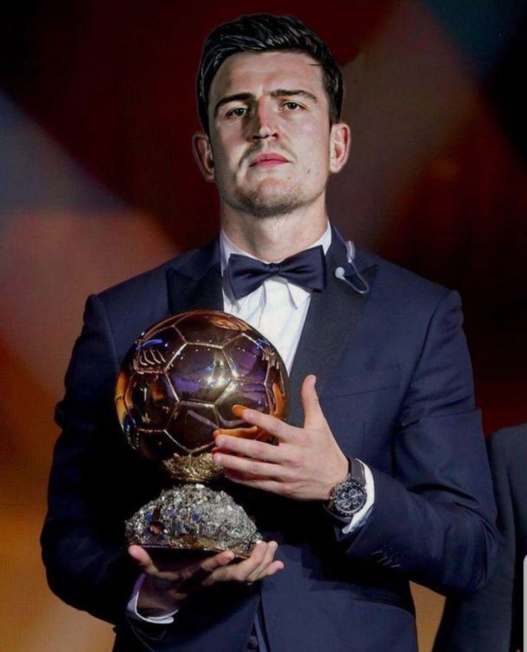 时隔34年维京队再夺挪超冠军，球迷冲入球场内疯狂庆祝